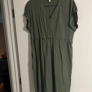 Briggs New York Olive Green V-Neck Midi Dress